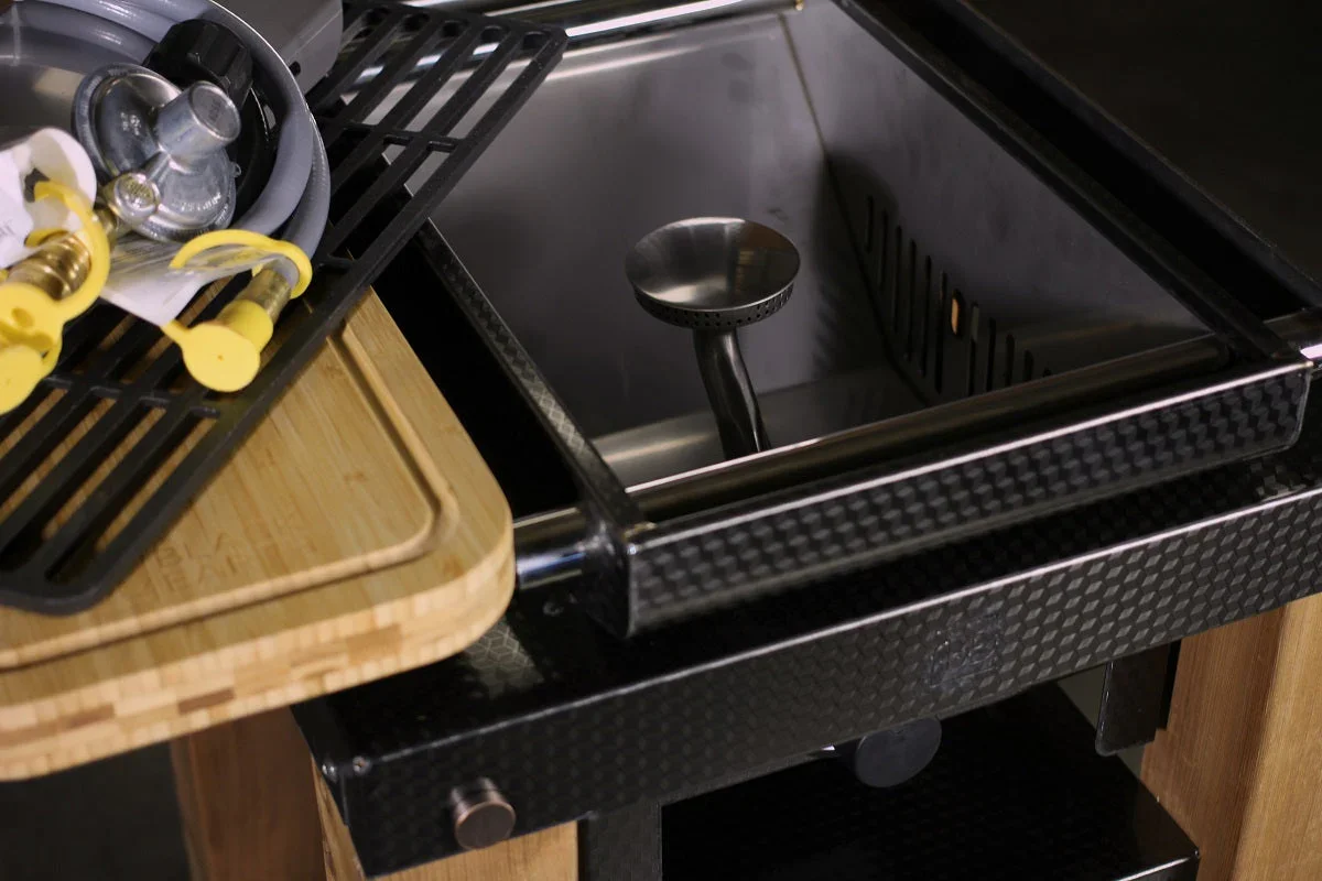 Black Earth M83-2030 | Element 12 Gas Grill - Image 16