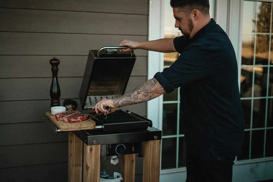 Black Earth M83-2030 | Element 12 Gas Grill - Image 4
