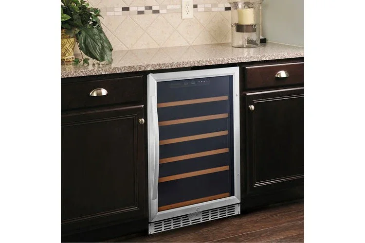 Eurodib USF54S Eurodib Urban Style Wine Cabinet, reach-in, one-section, self-contained, (57) bo - Image 2
