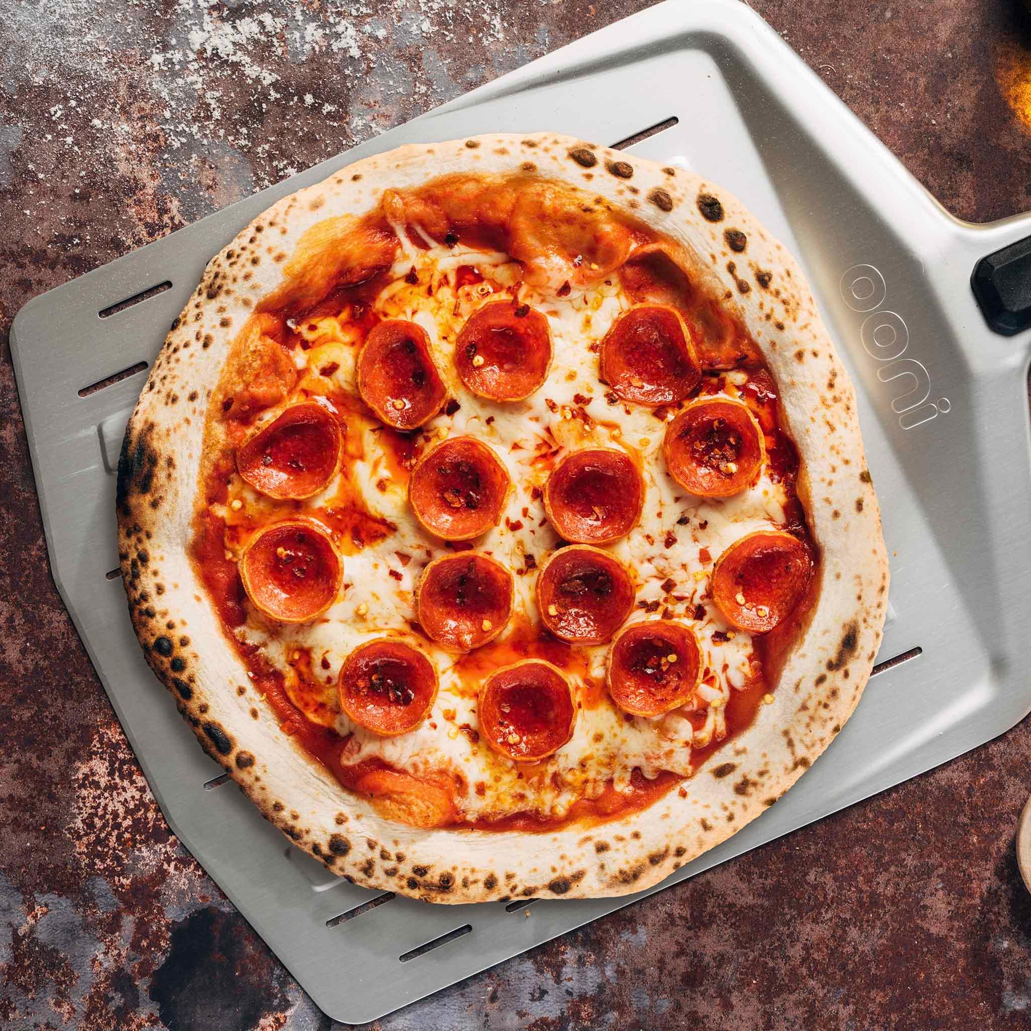 Ooni UU-P06500 | 14" Perforated Pizza Peel - Image 4